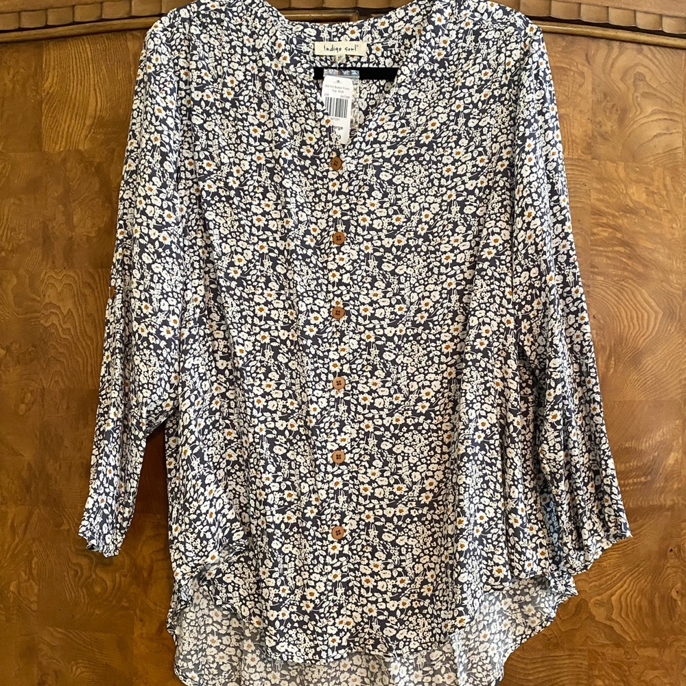INDIGO SOUL Blue/Gray Floral Button-Up Top Size XL NWT ($40)